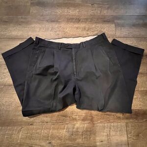 Ermenegildo Zegna
Color: navy blue dress pants
Size: 38
Condition: like new